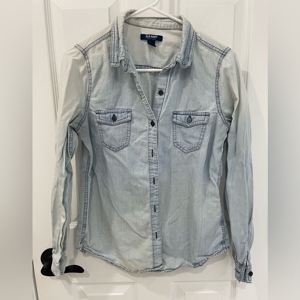 Old Navy Light Blue Faded Denim Button DownShirt Women’s S
